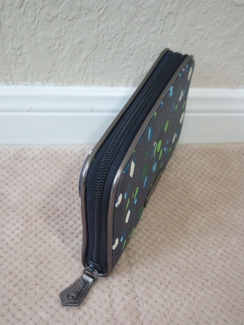 Vera Bradley Wallet & Two Scarf Bundle - Picture 4 of 8
